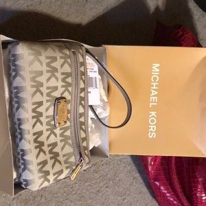 Michael kors wristlet new w/ tag